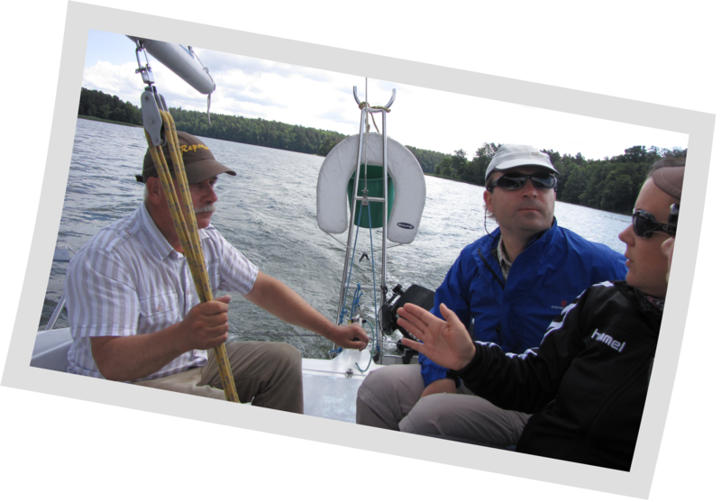 Der Skipper mit seiner Ballast-Crew